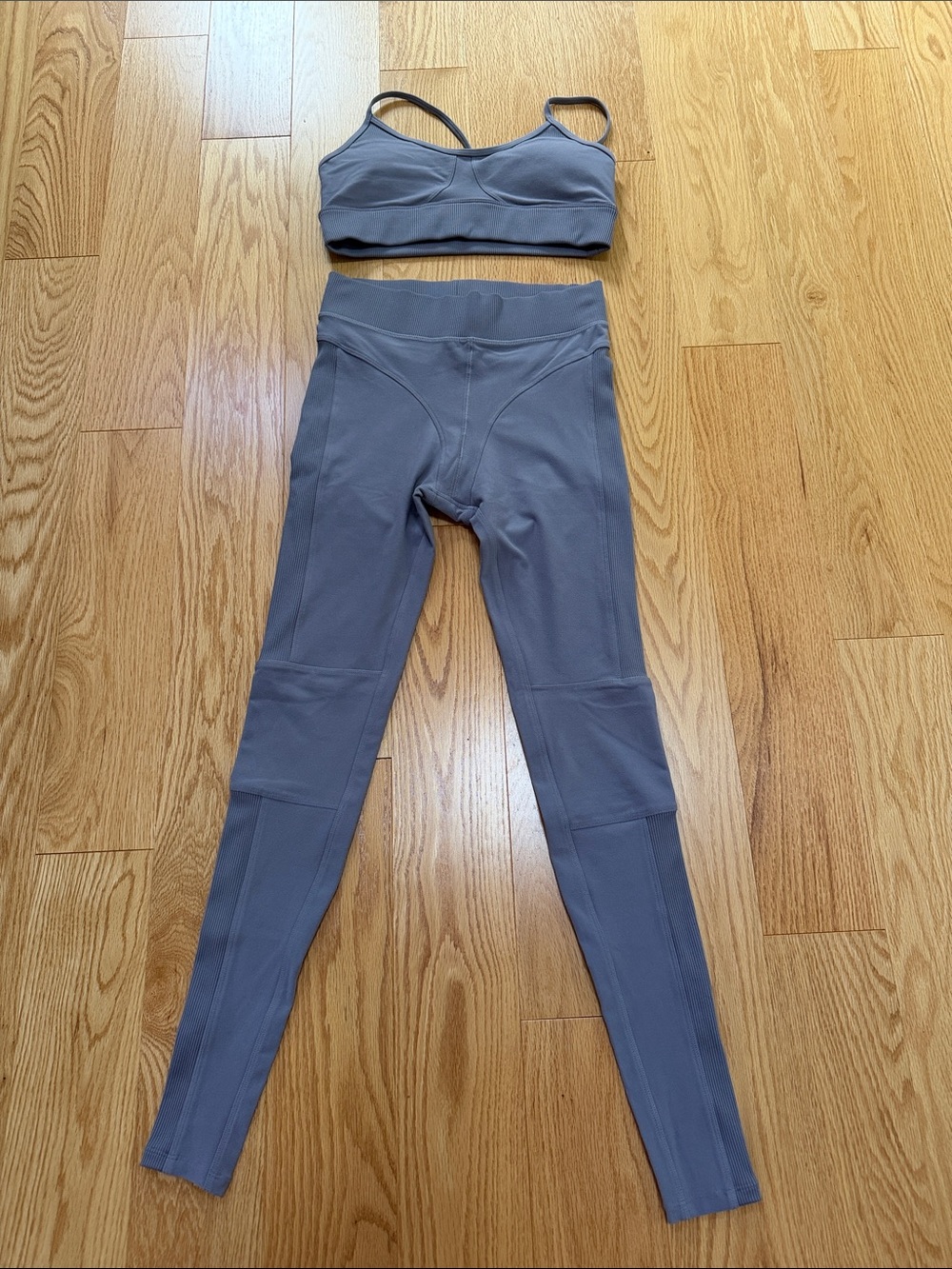 Alo yoga S/XS alosoft head start bra and leggings set.